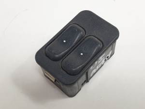 MANDO ELEVALUNAS DELANTERO IZQUIERDO 13363201 OPEL ASTRA G BERLINA Autodesguaces Alicante