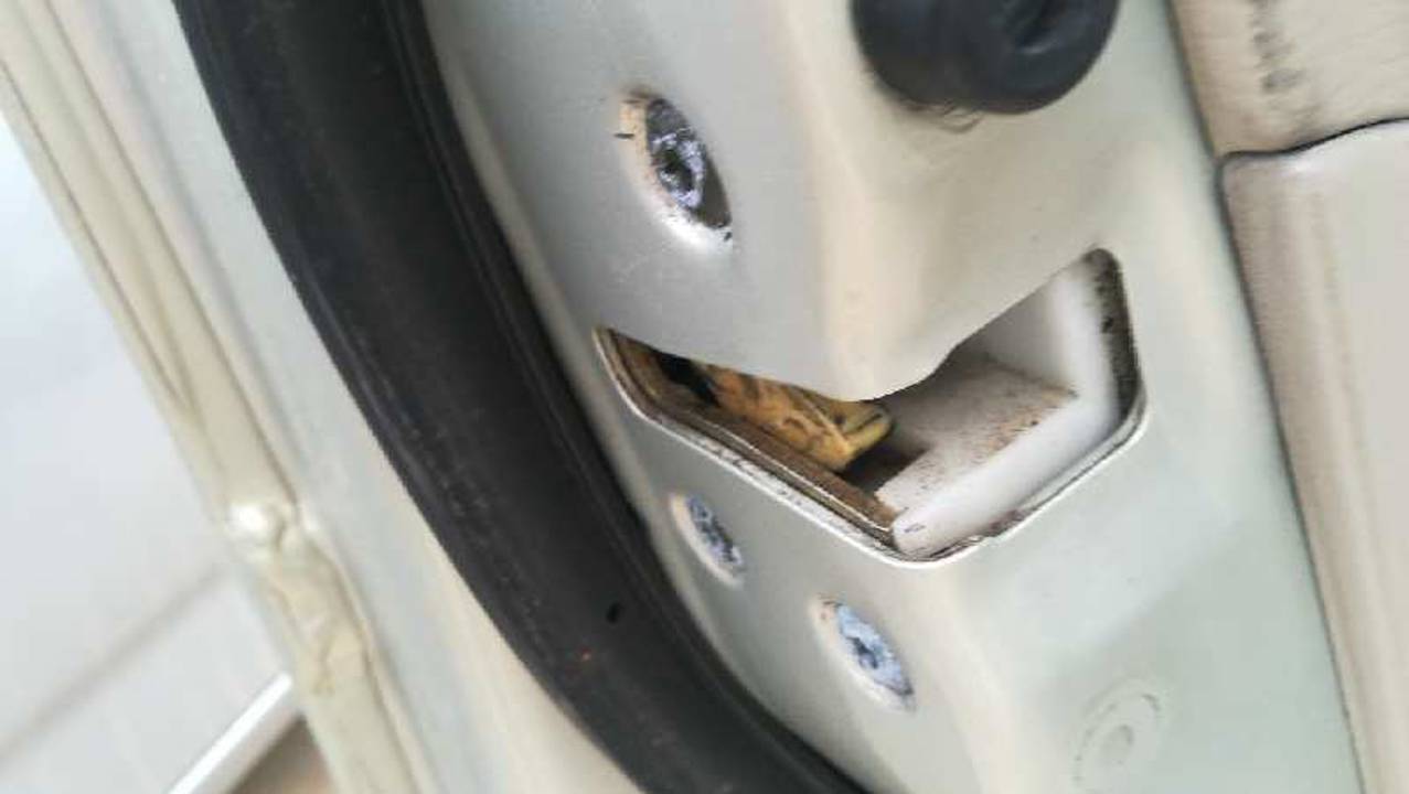 CERRADURA PUERTA DELANTERA IZQUIERDA