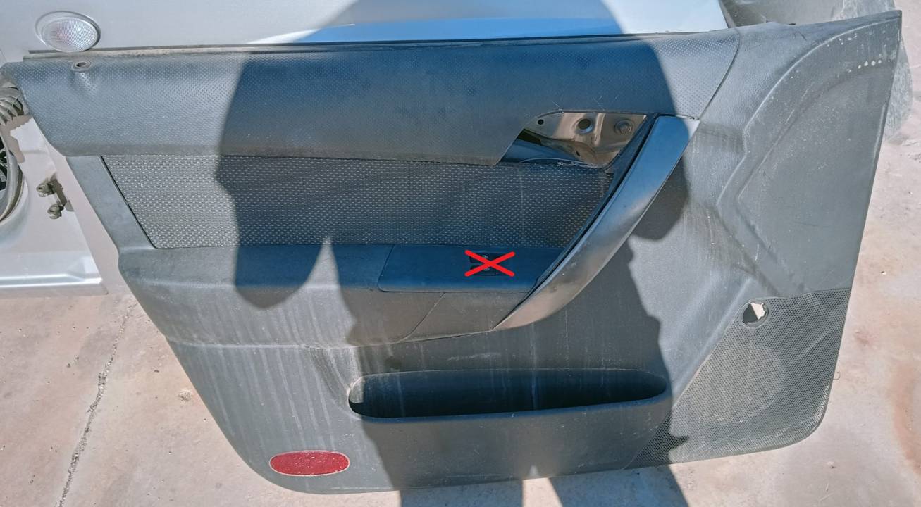 GUARNECIDO PUERTA DELANTERA IZQUIERDA