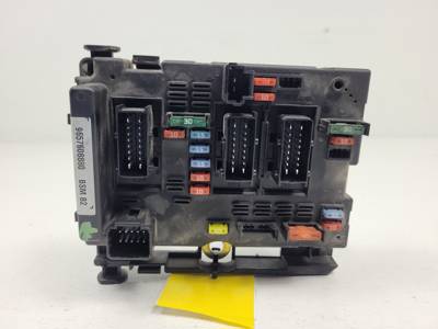 CAJA RELES / FUSIBLES 9657608880 PEUGEOT 206 BERLINA Autodesguaces Alicante