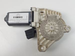MOTOR ELEVALUNAS DELANTERO IZQUIERDO A1698201742 MERCEDES CLASE A (W169) Autodesguaces Alicante