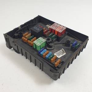 CAJA RELES / FUSIBLES 1K0937125A AUDI A3 (8P) Autodesguaces Alicante