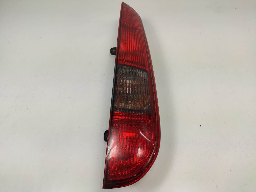 PILOTO TRASERO DERECHO - 4M511340F - FORD - FOCUS SPORTBREAK (CAP)