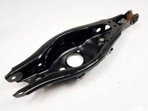 BRAZO SUSPENSION INFERIOR TRASERO IZQUIERDO TOYOTA AVENSIS Autodesguaces Alicante