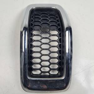 REJILLA DELANTERA 68138335AA JEEP CHEROKEE (KL) Autodesguaces Alicante