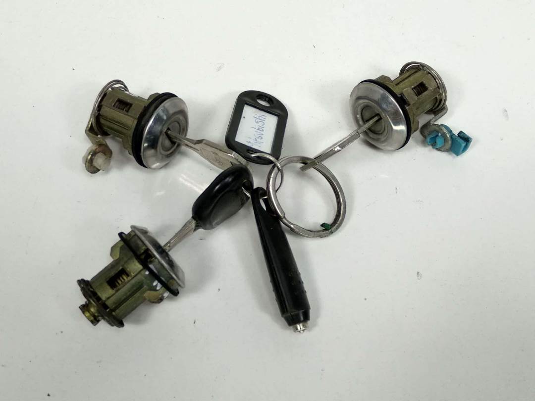 ANTIRROBO - MITSUBISHI - MONTERO (V20/V40)
