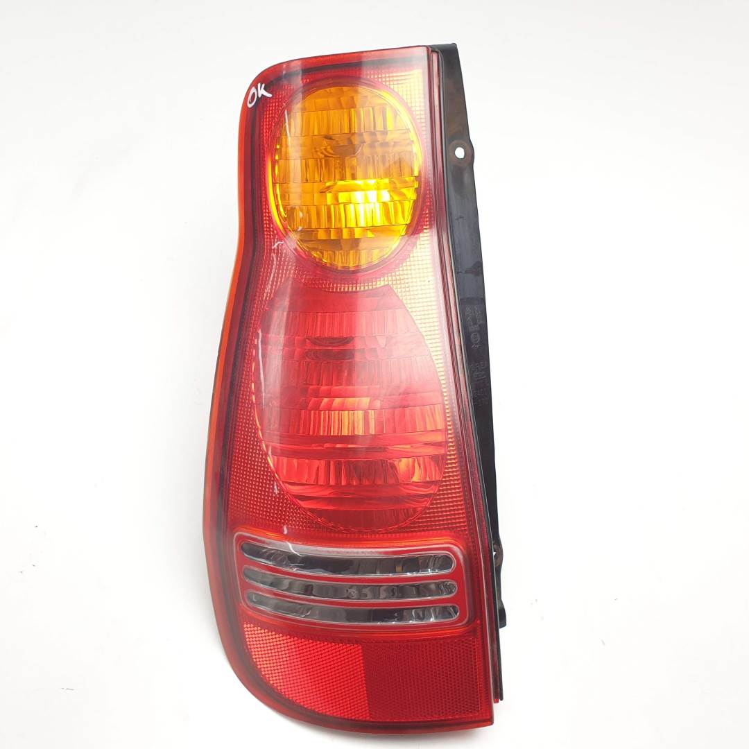 PILOTO TRASERO IZQUIERDO - 92401170 - HYUNDAI - MATRIX (FC)