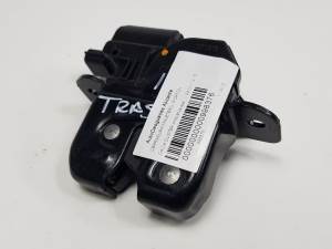 CERRADURA MALETERO / PORTON 905030010 DACIA DUSTER Autodesguaces Alicante