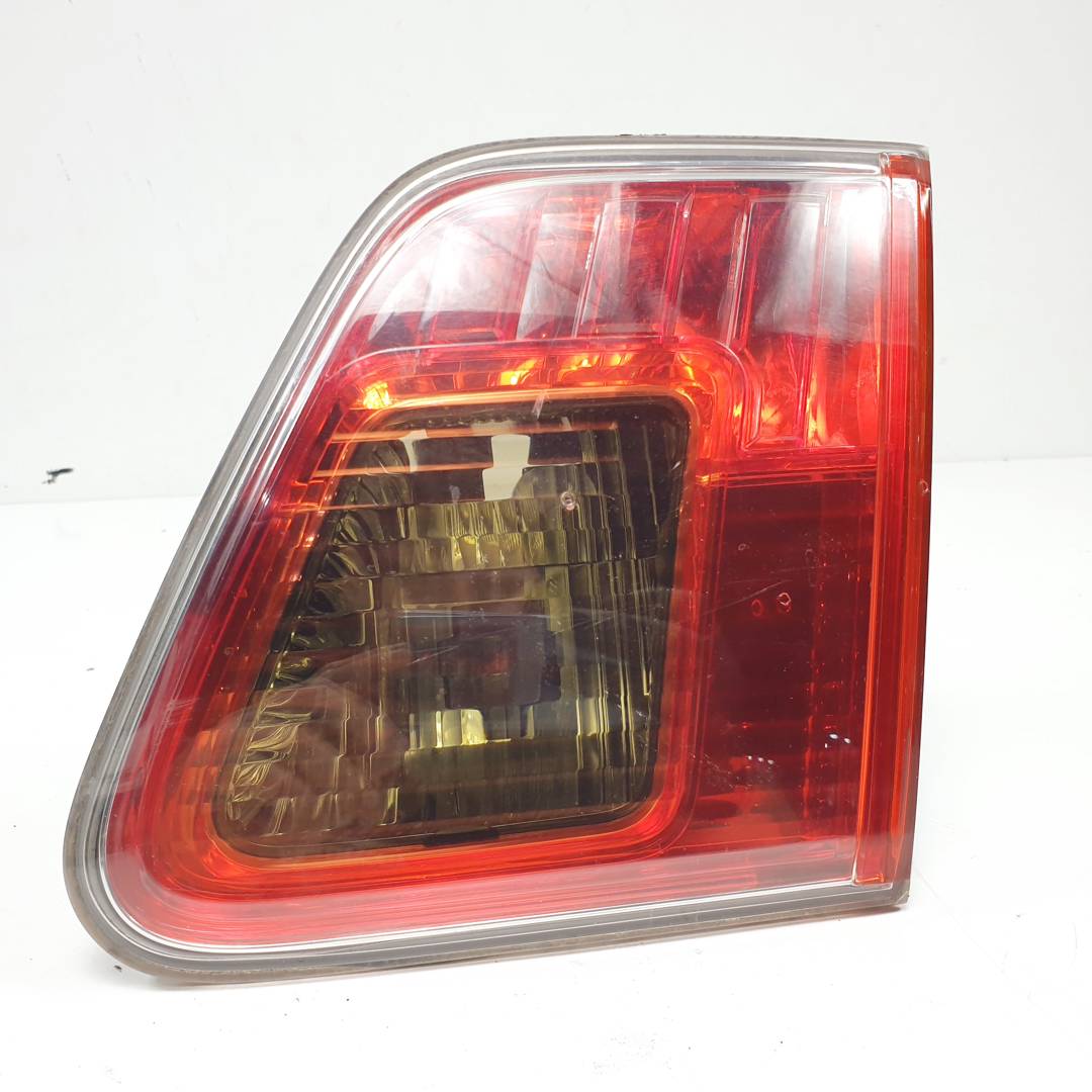 PILOTO TRASERO DERECHO INTERIOR - 8158005090 - TOYOTA - AVENSIS BERLINA (T27)