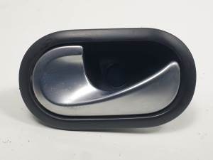 MANETA INTERIOR TRASERA IZQUIERDA 8200028487 RENAULT SCENIC II (X84,JM) Autodesguaces Alicante