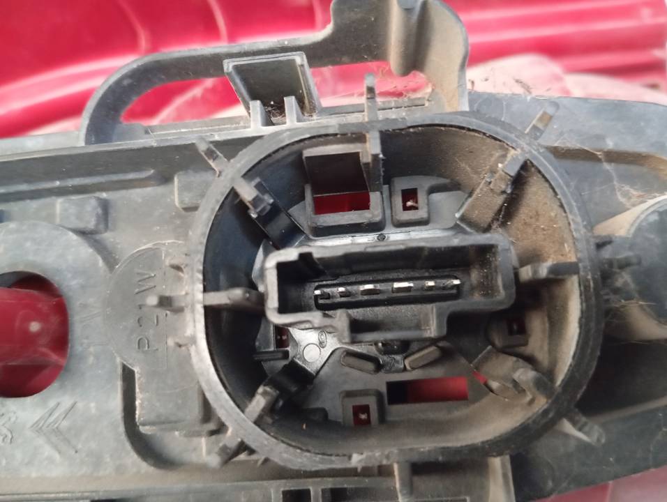 PILOTO TRASERO DERECHO