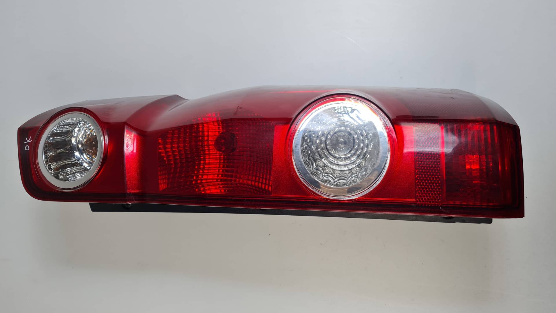 PILOTO TRASERO DERECHO - 084411989R - VOLKSWAGEN - CRAFTER CAJA CERRADA