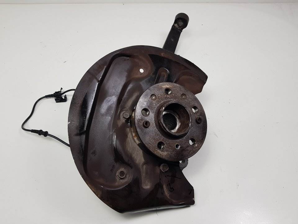 Achsschenkel vorne links - C2060642 - MERCEDES - CLASE M (W164)