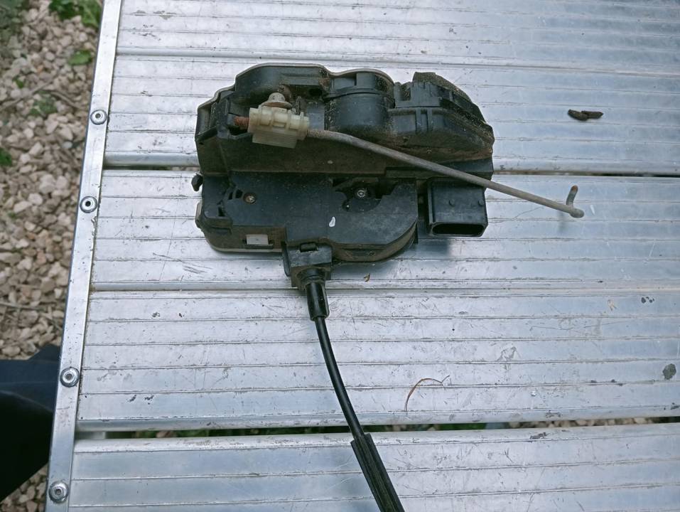 CERRADURA PUERTA DELANTERA DERECHA