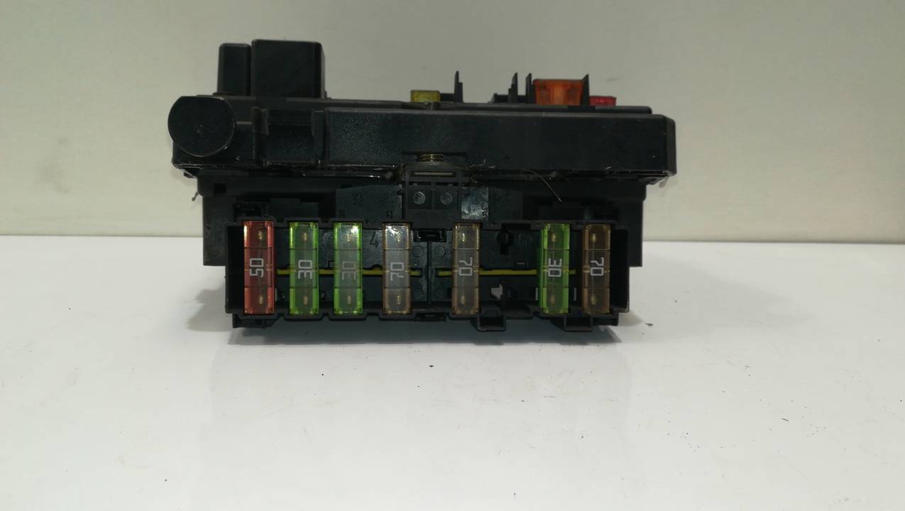 CAJA RELES / FUSIBLES