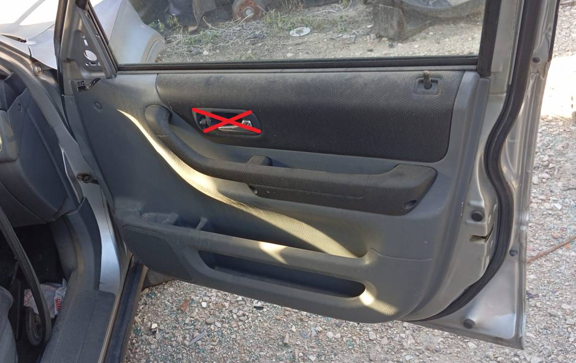 GUARNECIDO PUERTA DELANTERA DERECHA