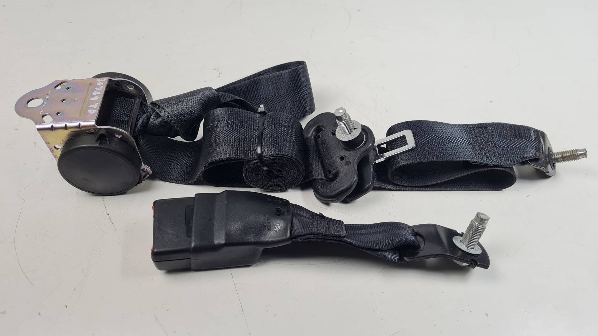 CINTURON SEGURIDAD TRASERO DERECHO - 88844BF12A - NISSAN - JUKE (F15)