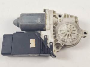 MOTOR ELEVALUNAS DELANTERO IZQUIERDO 101389100 VOLKSWAGEN GOLF IV BERLINA (1J1) Autodesguaces Alicante