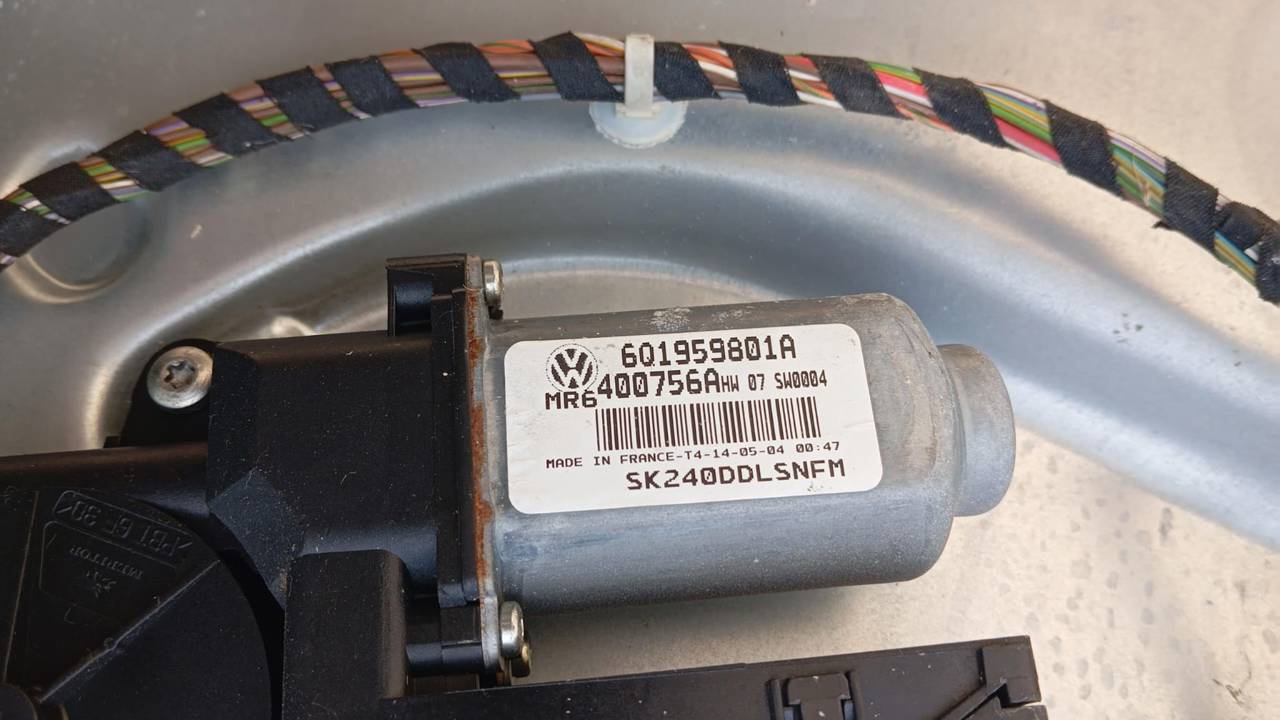 MOTOR ELEVALUNAS DELANTERO IZQUIERDO