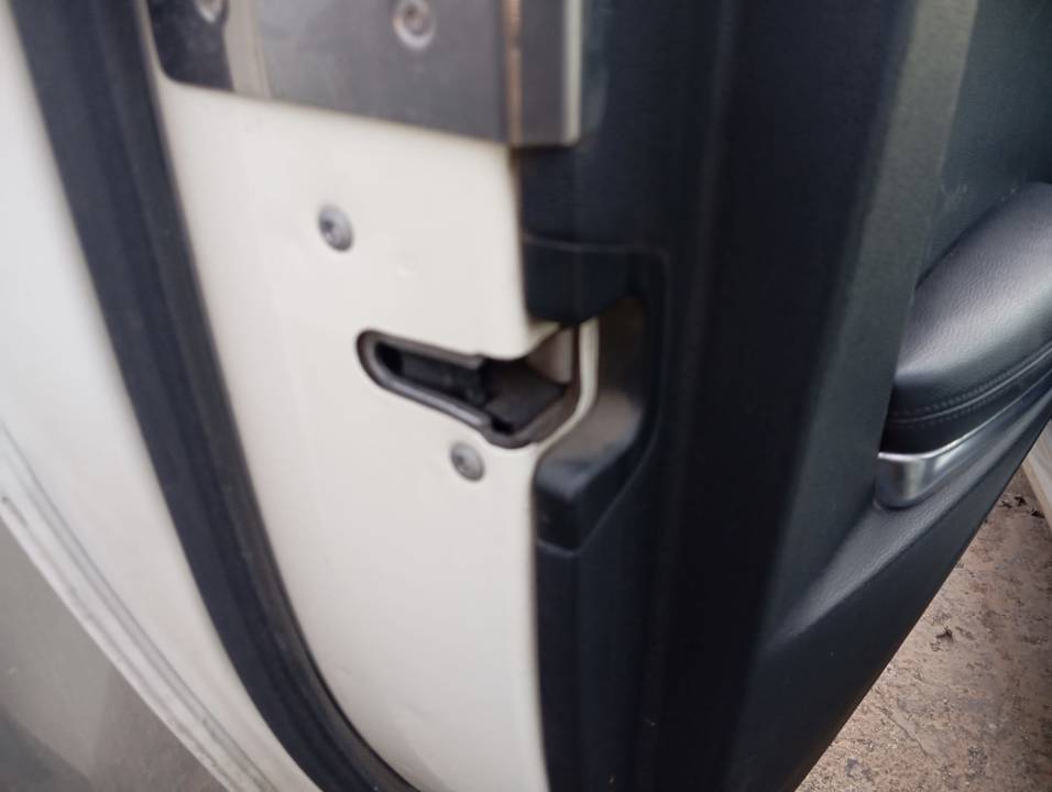 CERRADURA PUERTA DELANTERA IZQUIERDA
