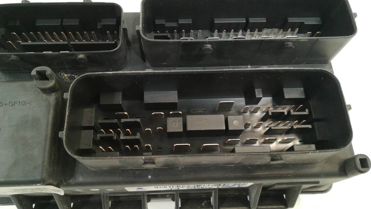 CAJA RELES / FUSIBLES