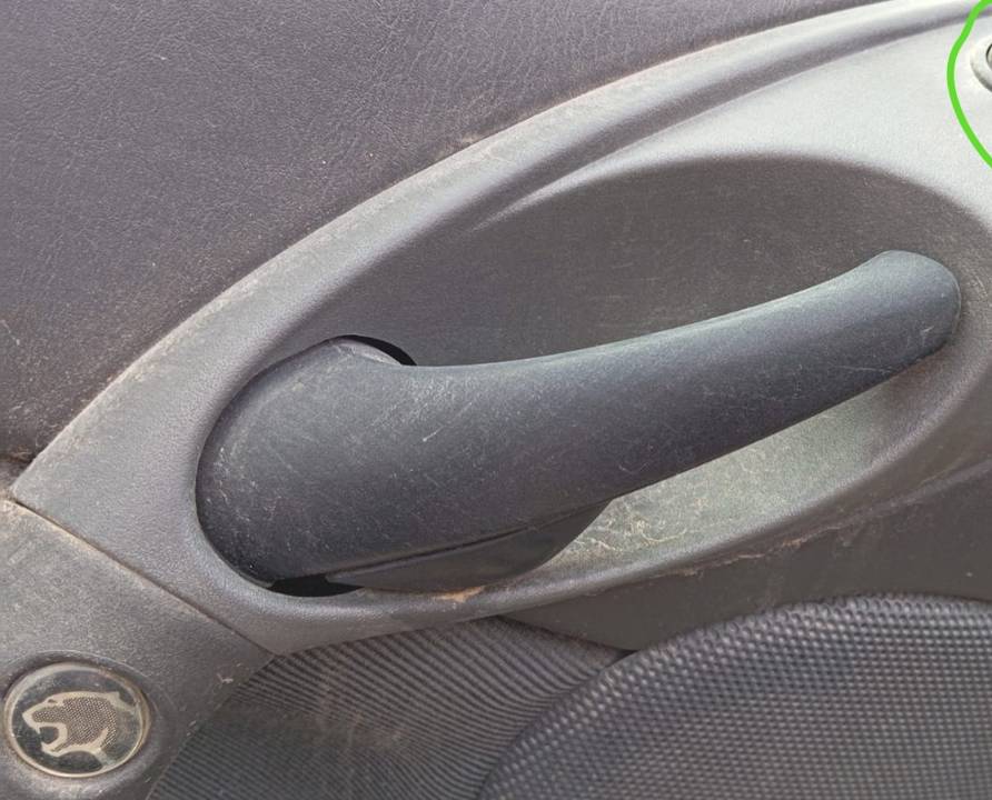 MANETA INTERIOR DELANTERA IZQUIERDA