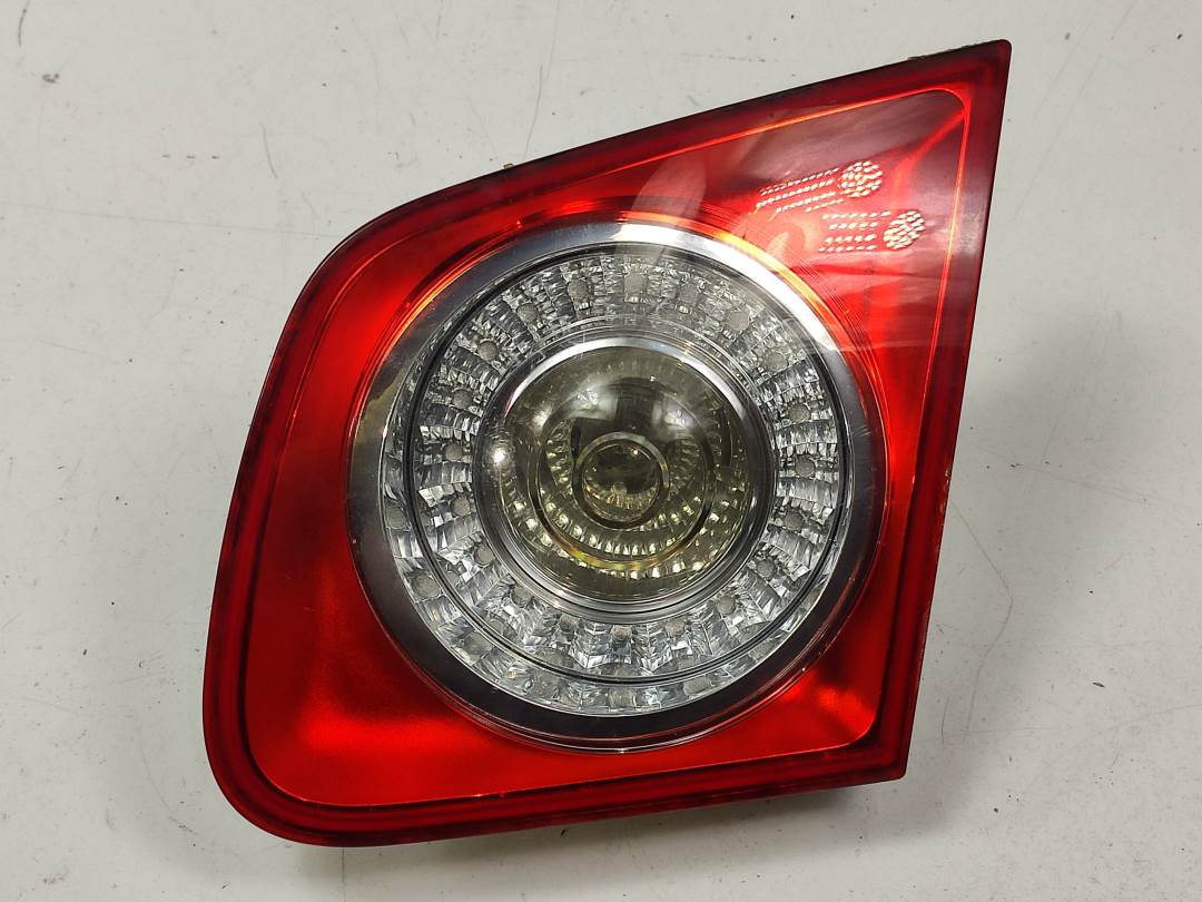 Feu intérieur arrière droit - 1K5945094 - VOLKSWAGEN - JETTA (1K2)