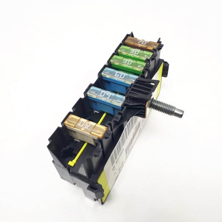 CAJA RELES / FUSIBLES