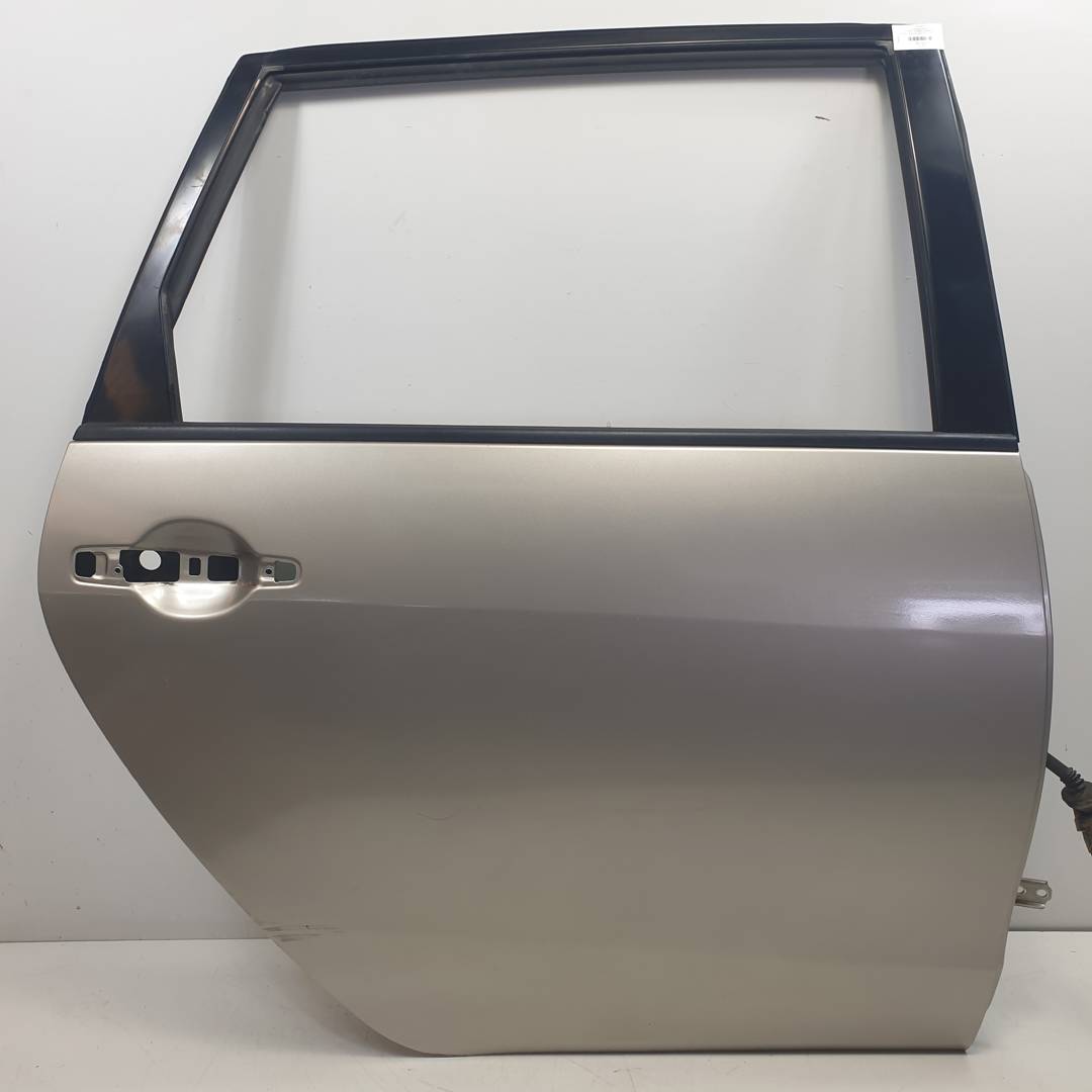 PUERTA TRASERA DERECHA - MITSUBISHI - GRANDIS (NA0W)