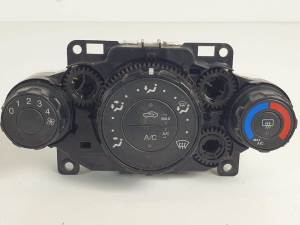 MANDO CALEFACCION / AIRE ACONDICIONADO 8A6118549 FORD FIESTA (CB1) Autodesguaces Alicante