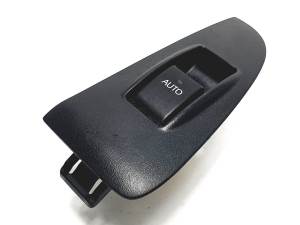 MANDO ELEVALUNAS TRASERO IZQUIERDO 7427205020 TOYOTA AVENSIS WAGON (T25) Autodesguaces Alicante