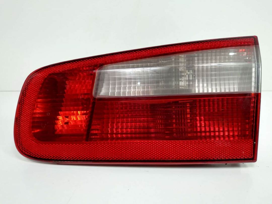 Feu intérieur arrière droit - 8200002476 - RENAULT - LAGUNA II (BG0)