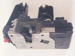 CERRADURA PUERTA TRASERA DERECHA 13210761 OPEL VECTRA C CARAVAN Autodesguaces Alicante