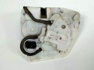 CERRADURA PUERTA DELANTERA DERECHA MAZDA 2 LIM. (DE) Autodesguaces Alicante