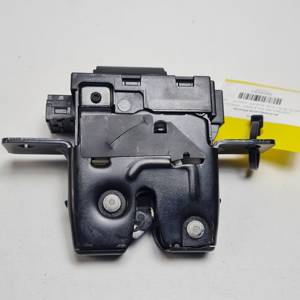 CERRADURA MALETERO / PORTON 8200947699 RENAULT CLIO III Autodesguaces Alicante