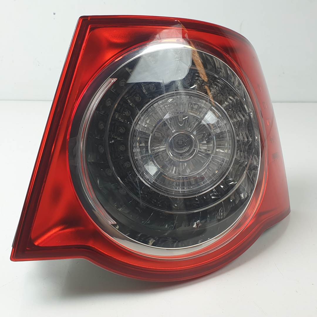 PILOTO TRASERO DERECHO - 2SD98315004 - VOLKSWAGEN - JETTA (1K2)