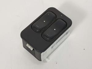 MANDO ELEVALUNAS DELANTERO IZQUIERDO 13363202 OPEL MERIVA Autodesguaces Alicante
