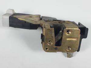 CERRADURA PUERTA DELANTERA DERECHA VOLVO V40 FAMILIAR Autodesguaces Alicante