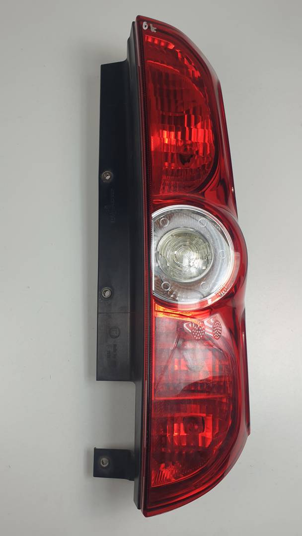 PILOTO TRASERO DERECHO - 00518305640 - FIAT - DOBLO