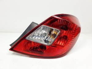 PILOTO TRASERO DERECHO 13269051 OPEL CORSA D Autodesguaces Alicante