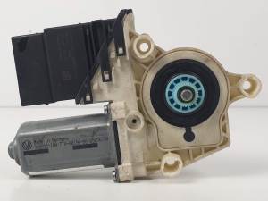 MOTOR ELEVALUNAS TRASERO DERECHO 960095100 SEAT LEON (1P1) Autodesguaces Alicante