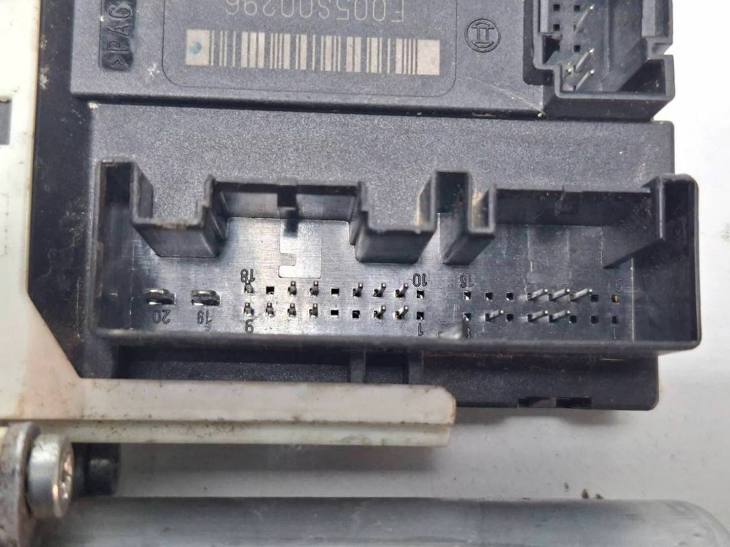 Foto 3 de Motor Elevalunas Delantero Derecho Volkswagen Golf V Berlina (1k1) (2003–2009)