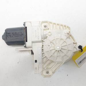 MOTOR ELEVALUNAS DELANTERO IZQUIERDO 8K0959811A SKODA YETI Autodesguaces Alicante
