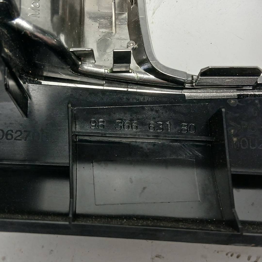 Foto 5 de Guarnecidos Palanca Cambio Peugeot 3008 (t84) (2009–2016)