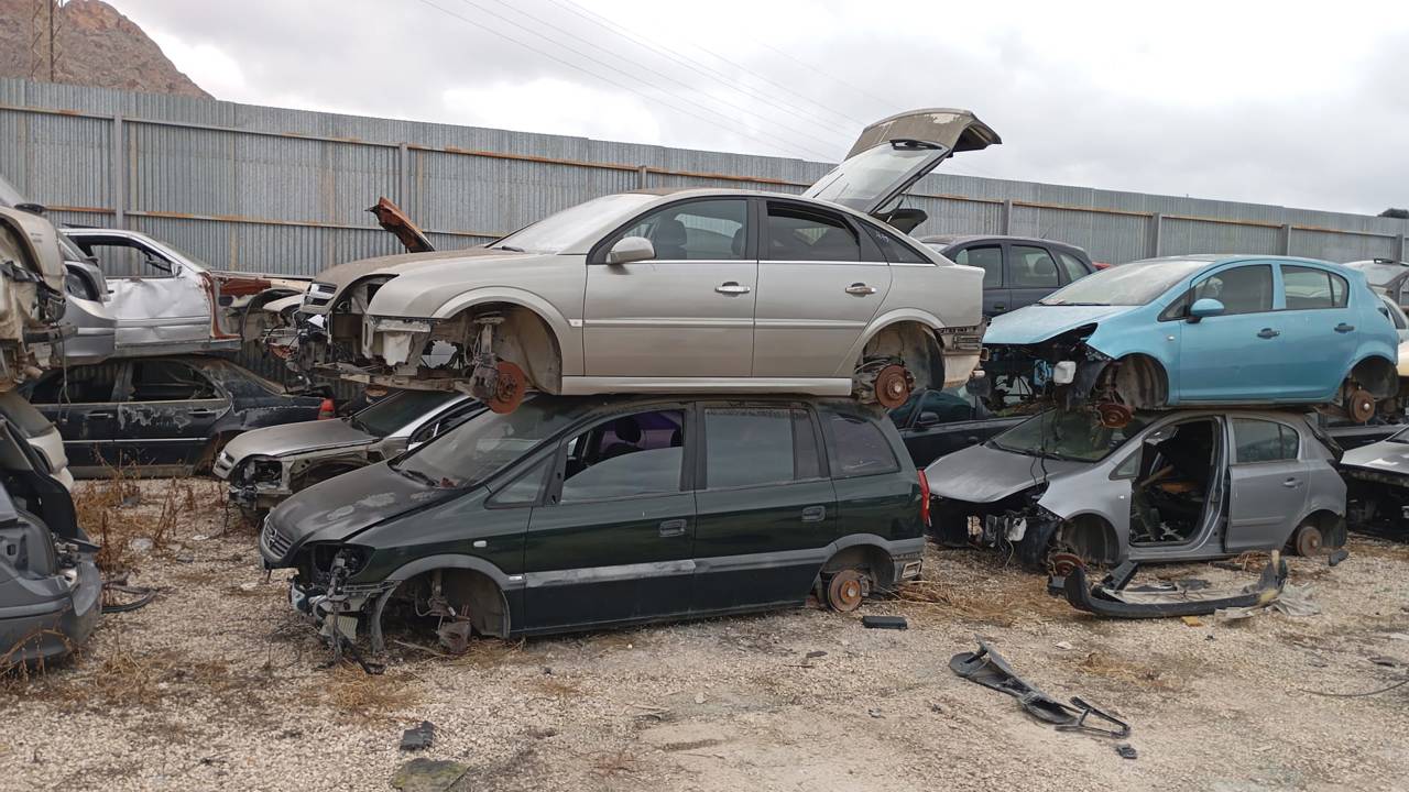 Imagen del vehículo OPEL VECTRA C BERLINA