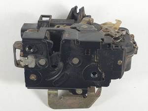 CERRADURA PUERTA DELANTERA DERECHA AUDI A6 AVANT (4B5) Autodesguaces Alicante