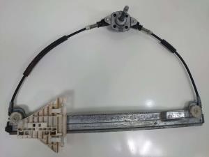 ELEVALUNAS TRASERO IZQUIERDO MITSUBISHI COLT BERLINA 3 (CZ) Autodesguaces Alicante