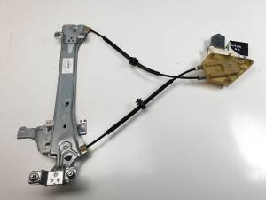 ELEVALUNAS DELANTERO DERECHO 827306548R RENAULT MEGANE III BERLINA 5P Autodesguaces Alicante
