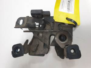 CERRADURA CAPOT 8L0823509 AUDI A6 BERLINA (4B2) Autodesguaces Alicante