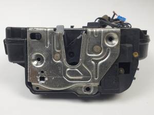 CERRADURA PUERTA TRASERA IZQUIERDA 2197300135 MERCEDES CLASE CLS (W219) Autodesguaces Alicante